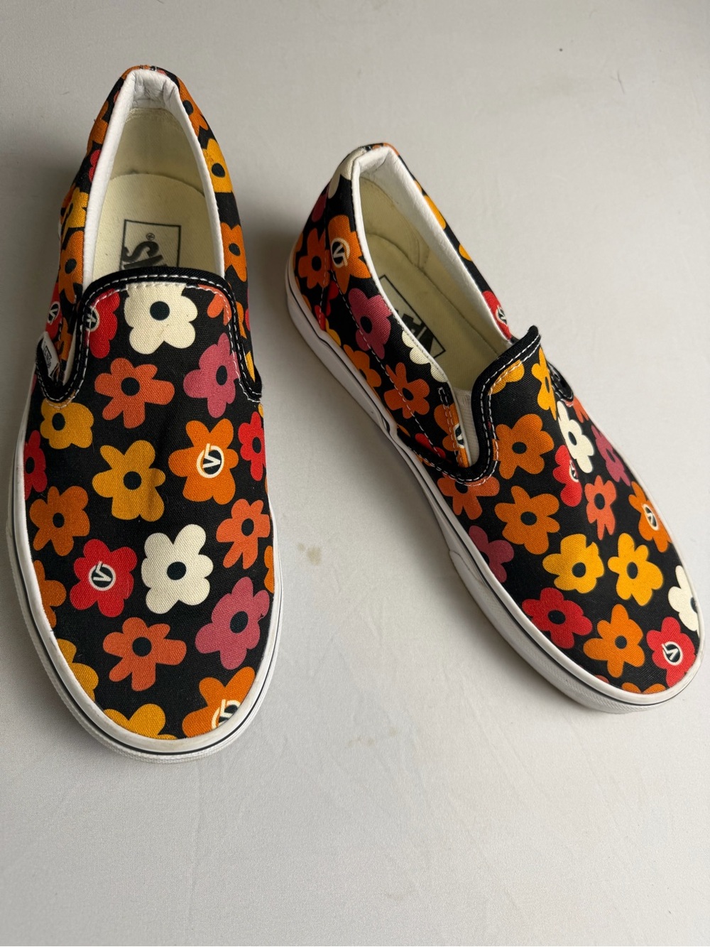 Vans Slip-On Sneakers with Retro Floral Print size 8